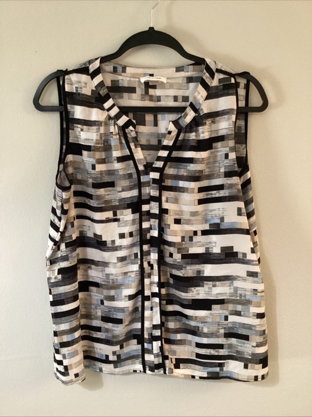 Calvin Klein Sleeveless Geometric Print Camisole - Black, White, Gray